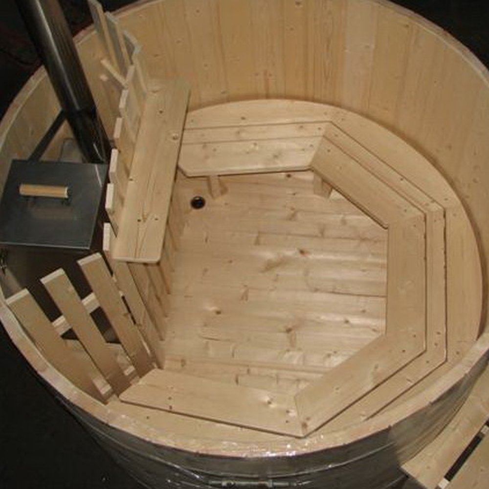 Ciubăr din lemn cu sobă de internă 6-8 Persoane